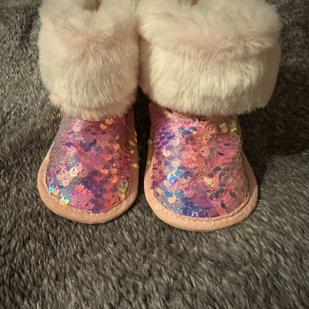 Boots with the fur